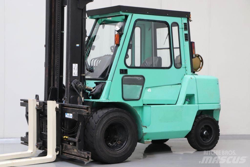 Mitsubishi FG45K Gasolmotviktstruckar