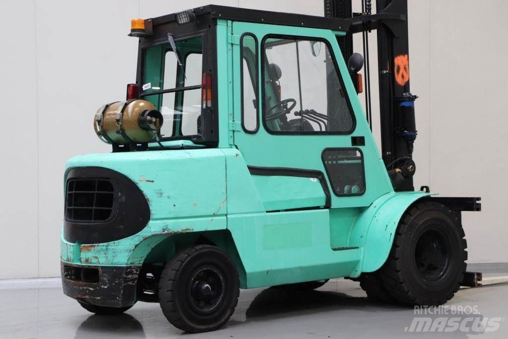 Mitsubishi FG45K Gasolmotviktstruckar