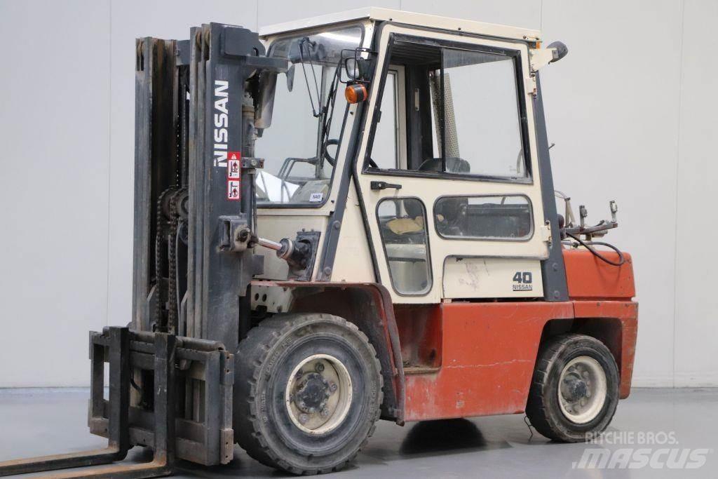 Nissan BF03A35U Gasolmotviktstruckar