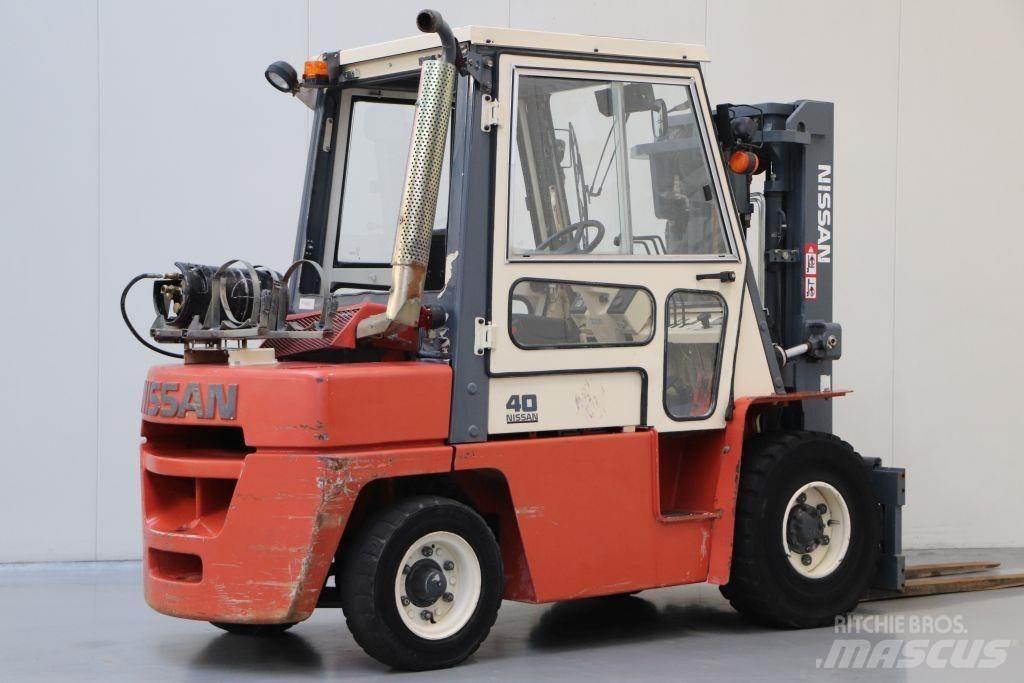 Nissan BF03A35U Gasolmotviktstruckar