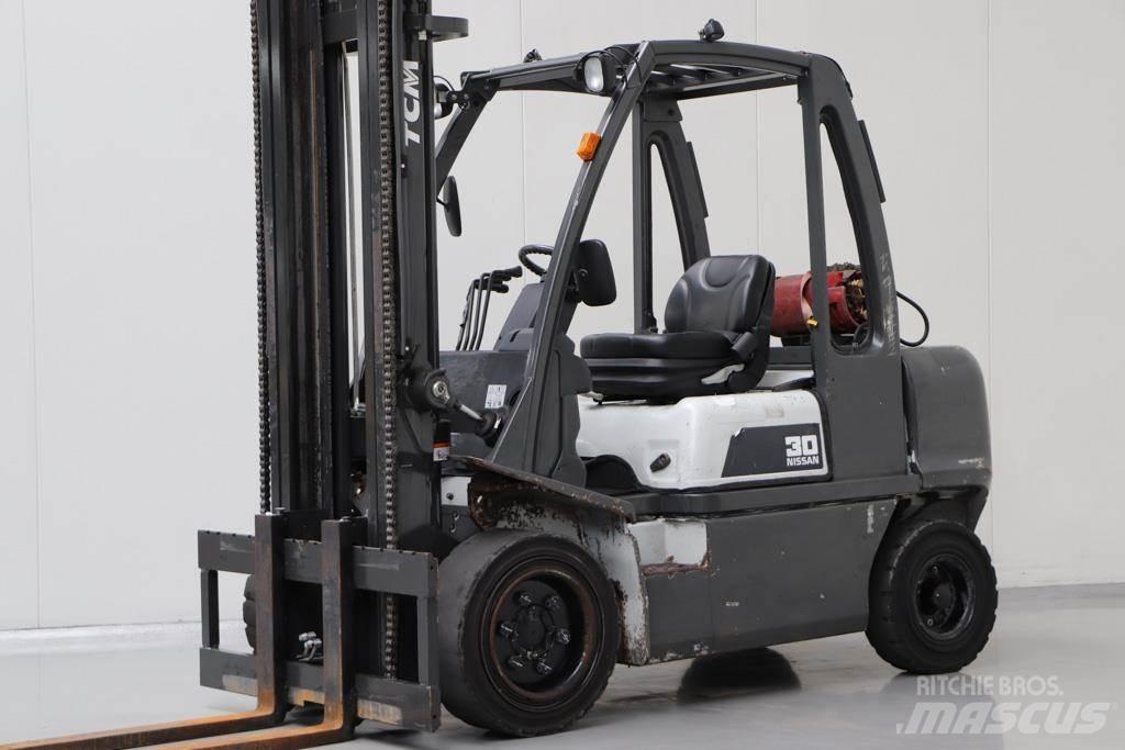 Nissan UG1D2A30LQ Gasolmotviktstruckar