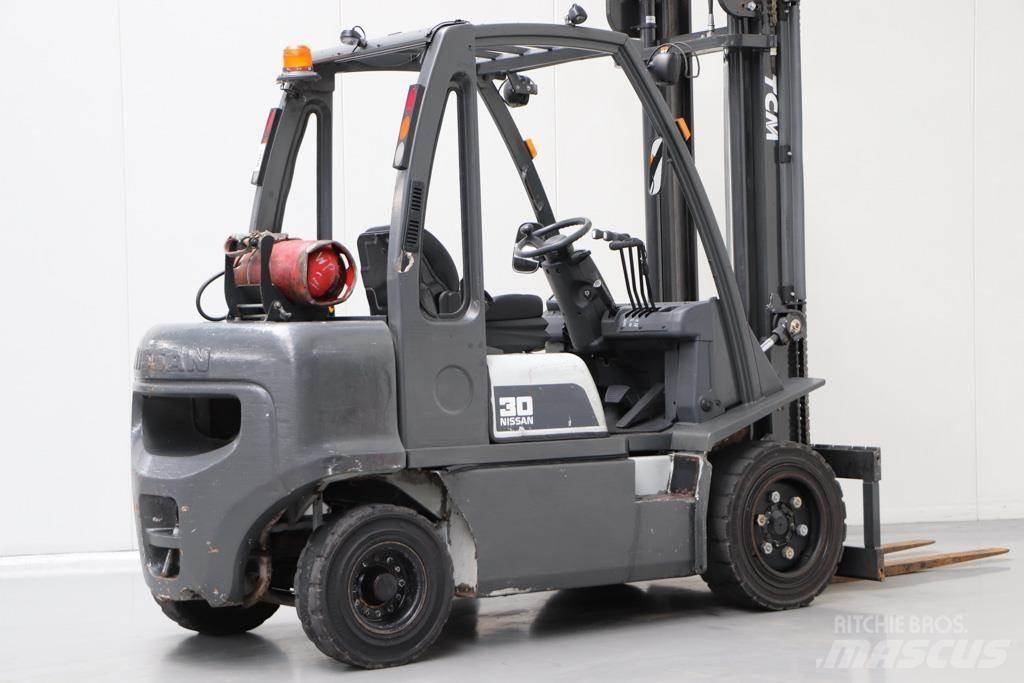 Nissan UG1D2A30LQ Gasolmotviktstruckar