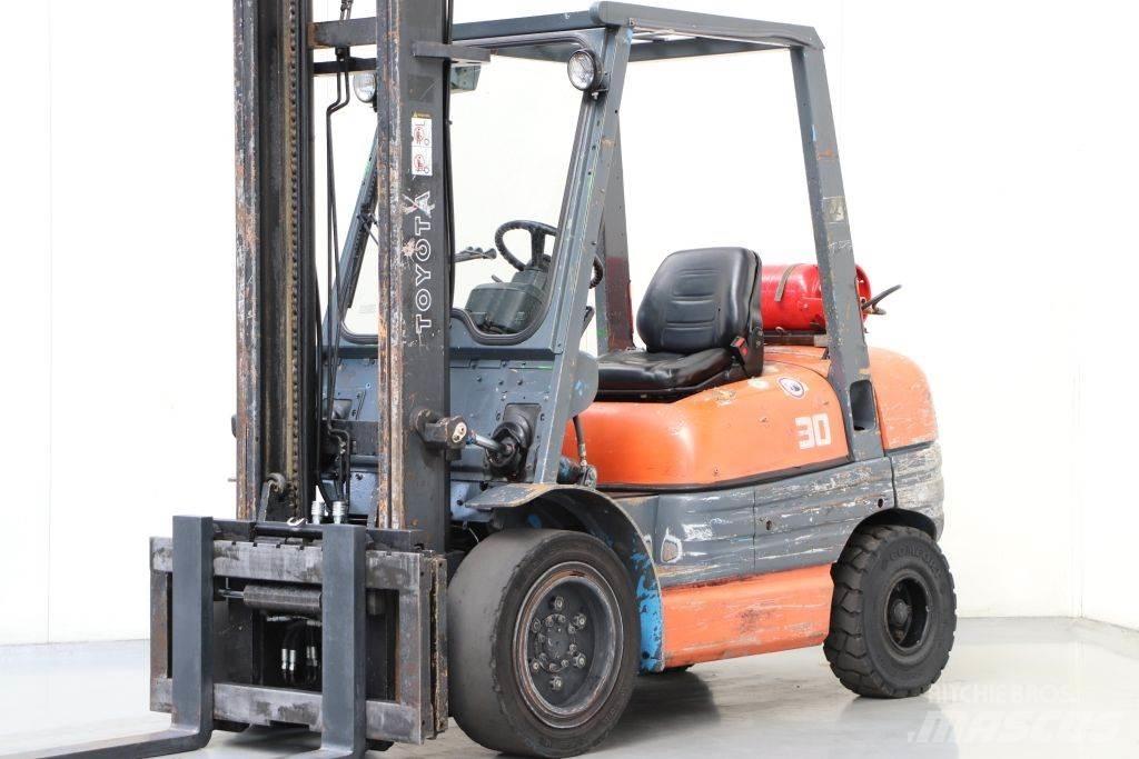 Toyota 02-6FGF30 Gasolmotviktstruckar