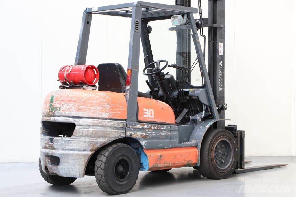 Toyota 02-6FGF30 Gasolmotviktstruckar