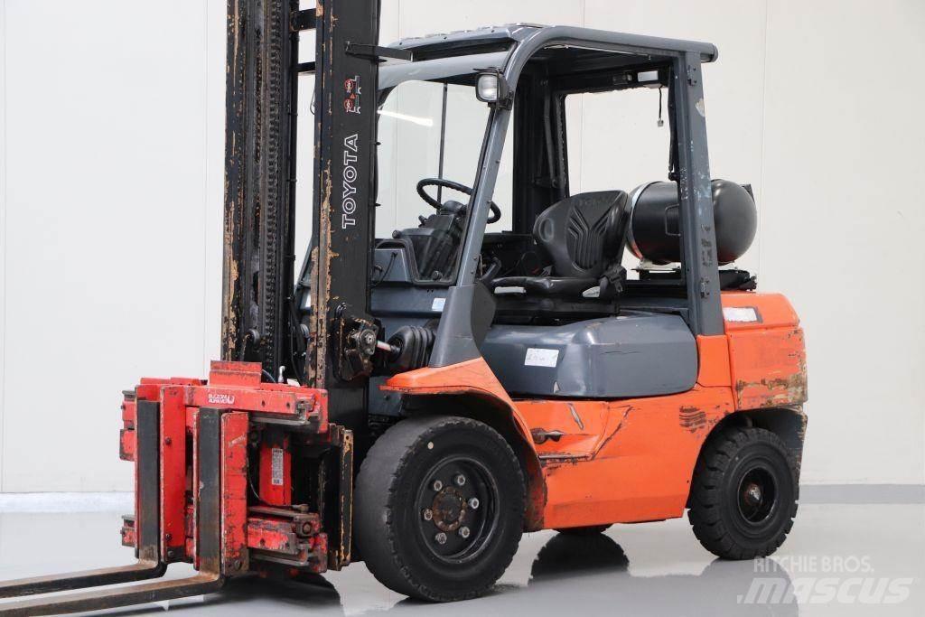 Toyota 02-7FGJF35 Gasolmotviktstruckar