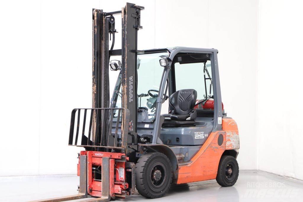 Toyota 02-8FGF25 Gasolmotviktstruckar