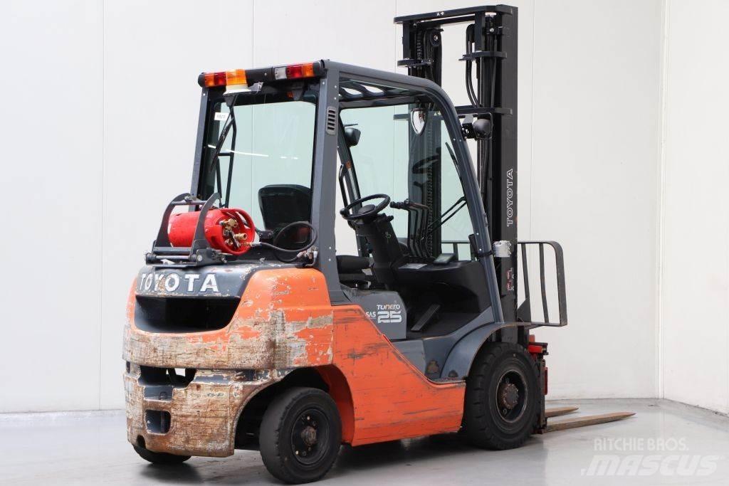 Toyota 02-8FGF25 Gasolmotviktstruckar