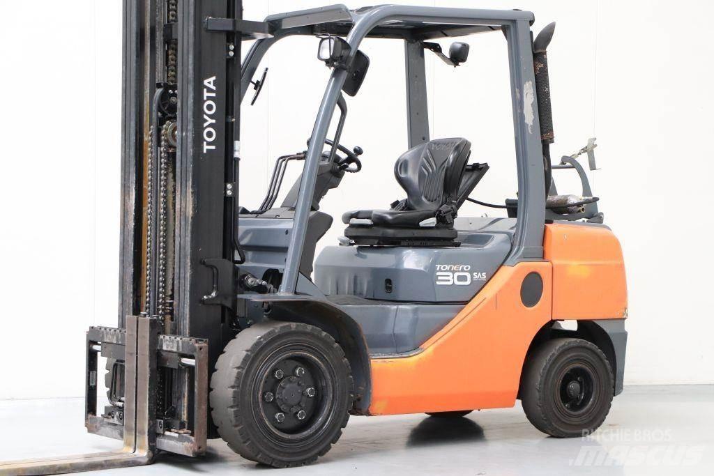 Toyota 02-8FGF30 Gasolmotviktstruckar