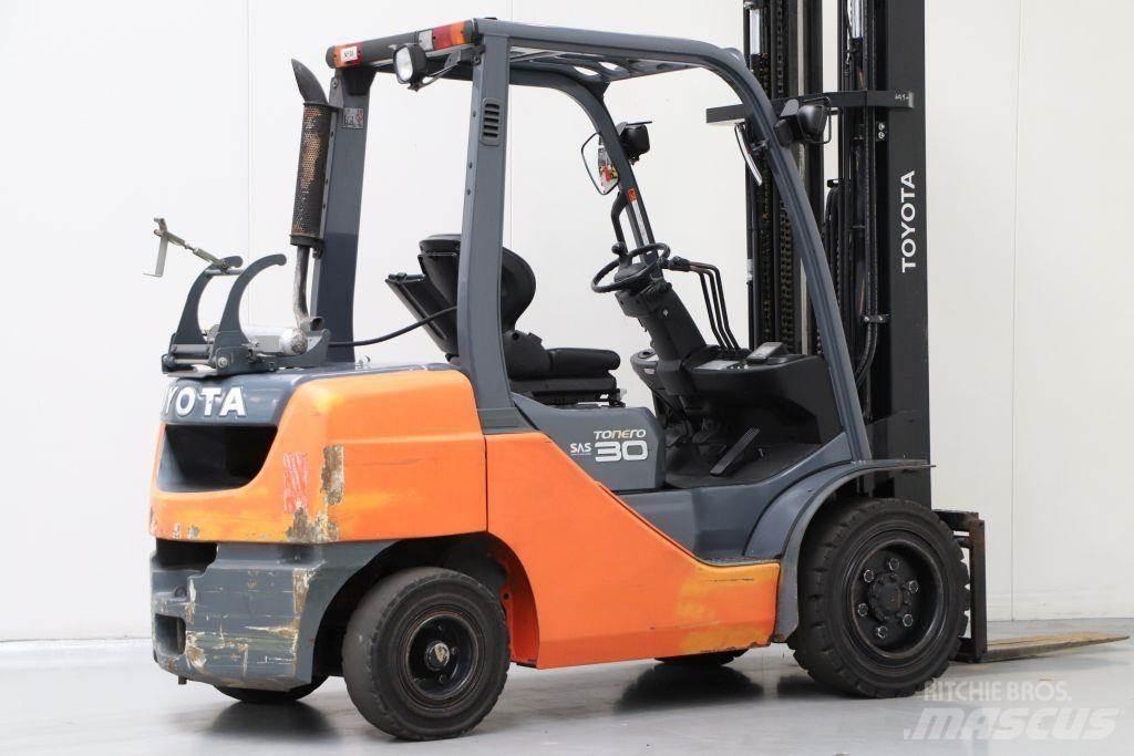 Toyota 02-8FGF30 Gasolmotviktstruckar
