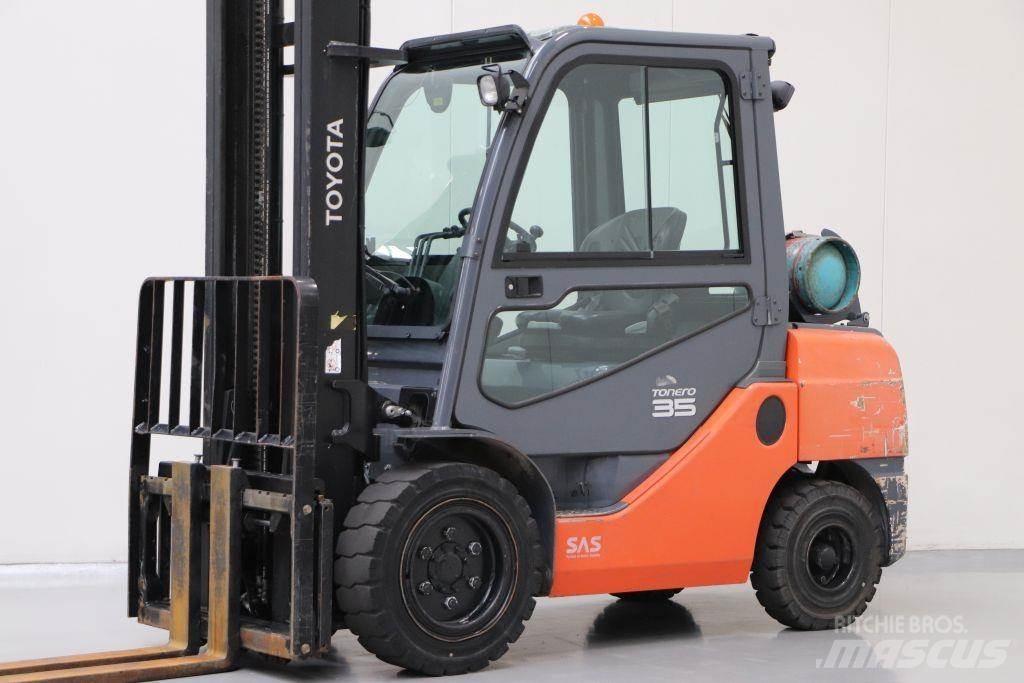 Toyota 02-8FGJF35 Gasolmotviktstruckar