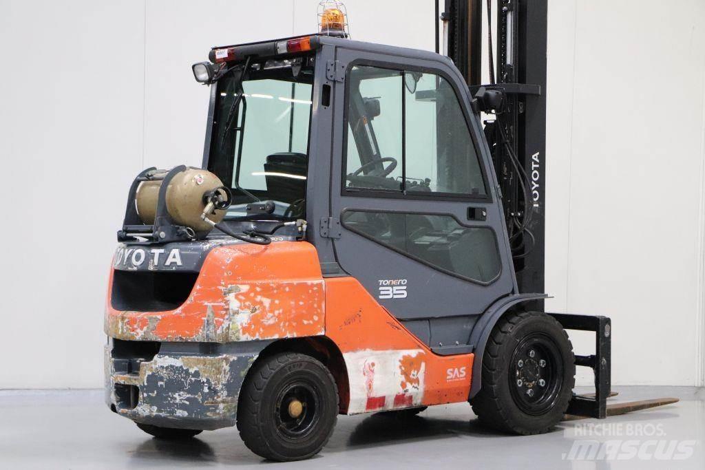 Toyota 02-8FGJF35 Gasolmotviktstruckar