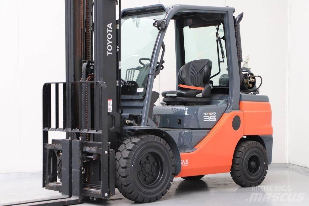 Toyota 02-8FGJF35 Gasolmotviktstruckar