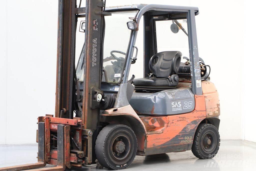 Toyota 42-7FGF25 Gasolmotviktstruckar