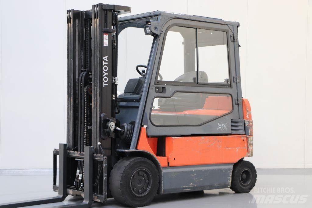 Toyota 7FBMF30 Elmotviktstruckar