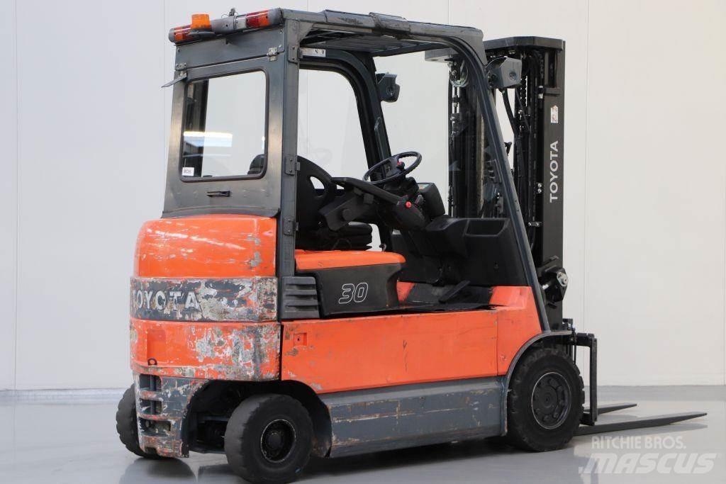 Toyota 7FBMF30 Elmotviktstruckar