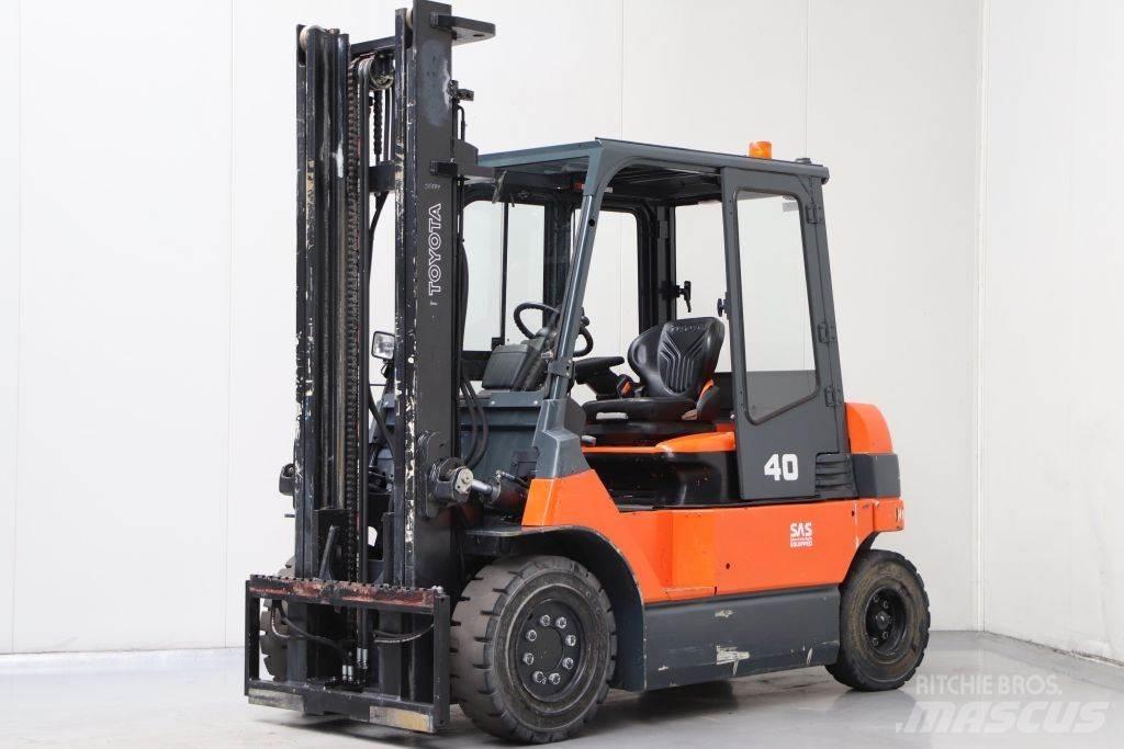 Toyota 7FBMF40 Elmotviktstruckar