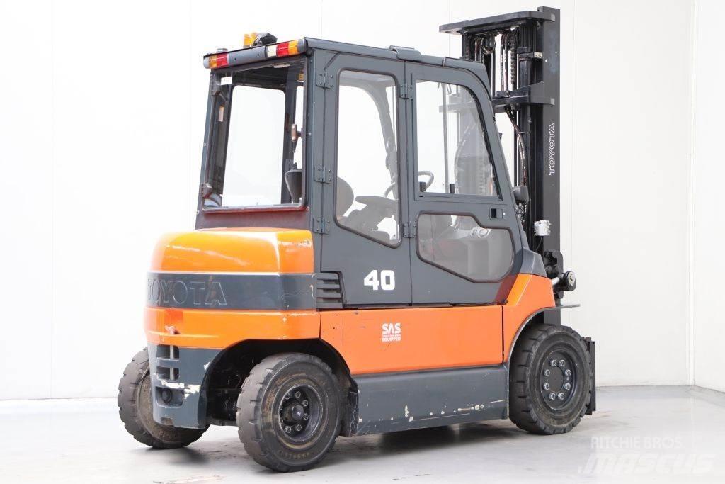 Toyota 7FBMF40 Elmotviktstruckar