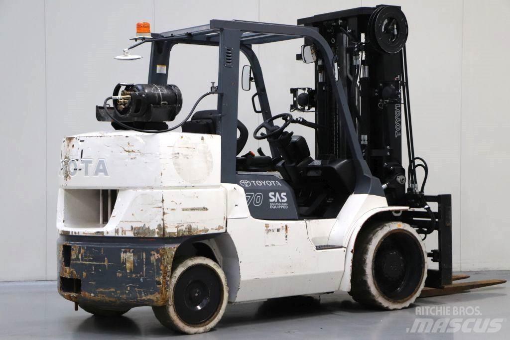 Toyota 7FGCU70 Gasolmotviktstruckar