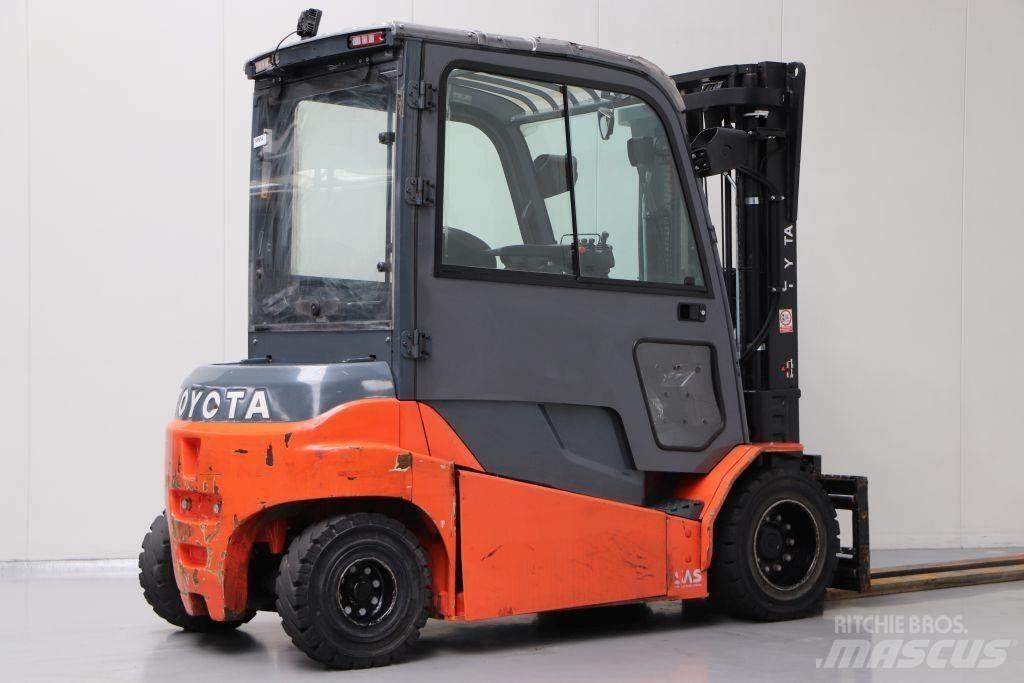 Toyota 8FBMT45 Elmotviktstruckar