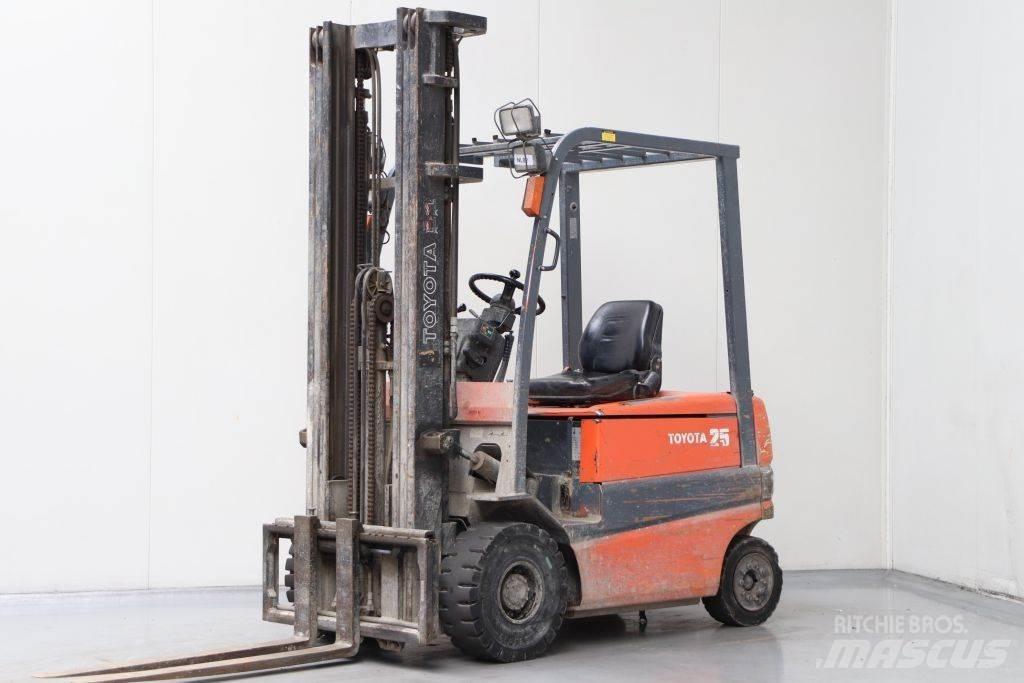 Toyota FBMF25 Elmotviktstruckar