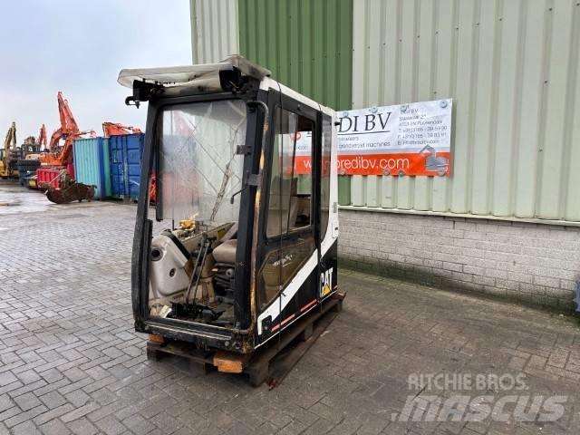 CAT 325 LN Hytter och interiör