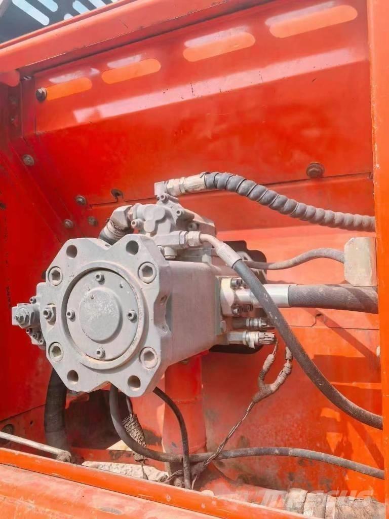 Doosan DX 260 Bandgrävare