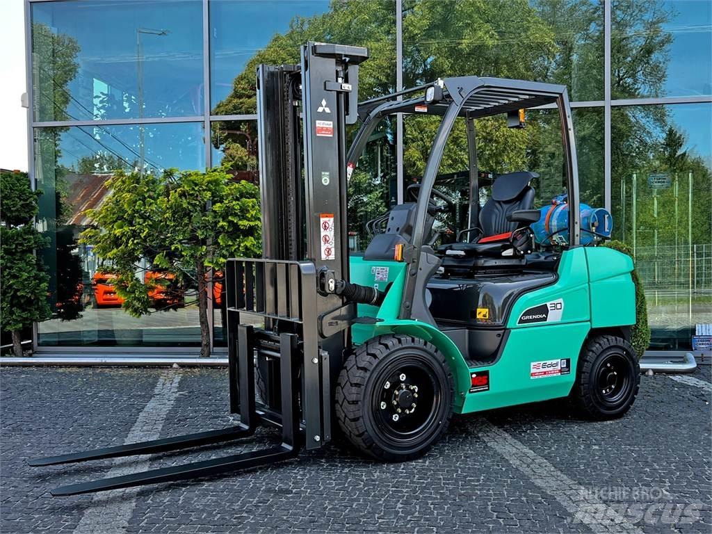 Mitsubishi FG30N Gasolmotviktstruckar