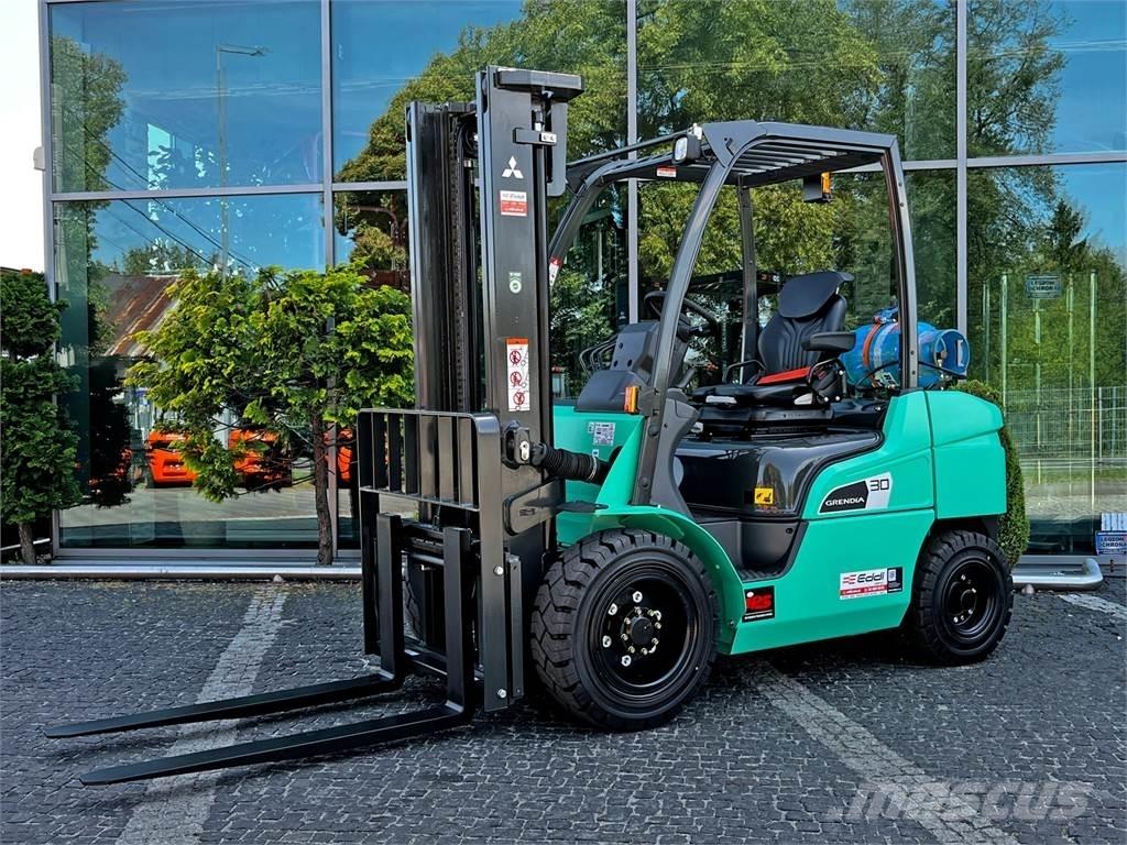 Mitsubishi FG30N Gasolmotviktstruckar
