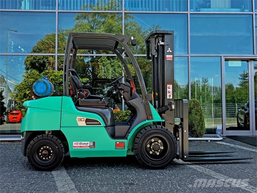 Mitsubishi FG30N Gasolmotviktstruckar