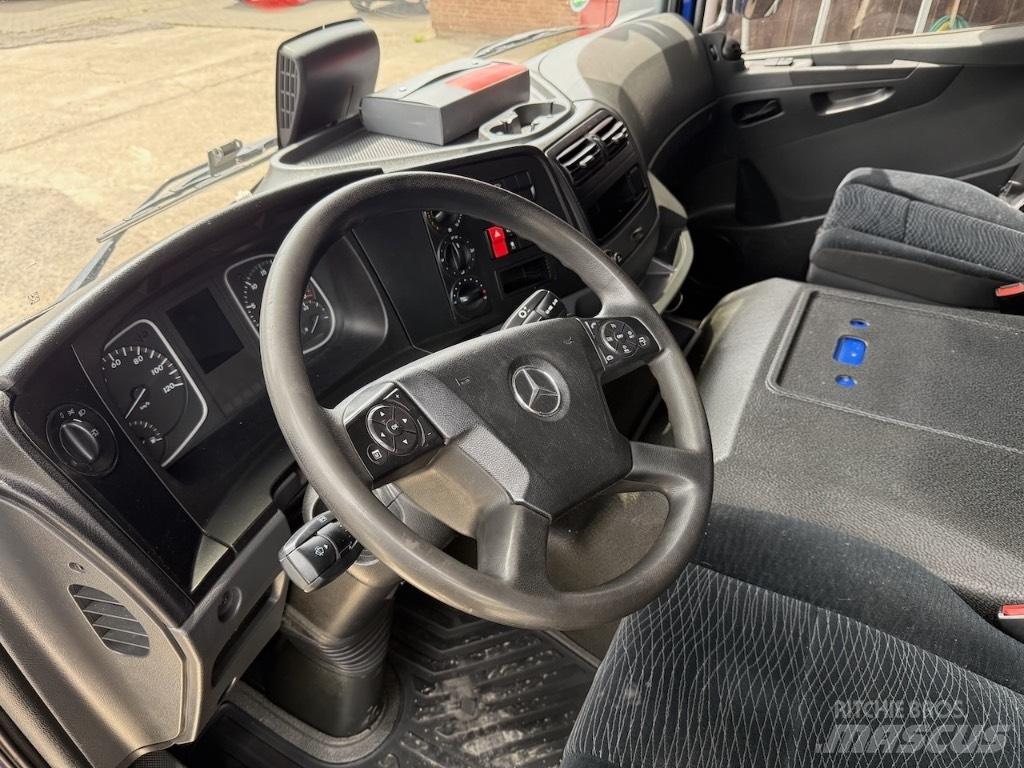 Mercedes-Benz 1630L Flakbilar
