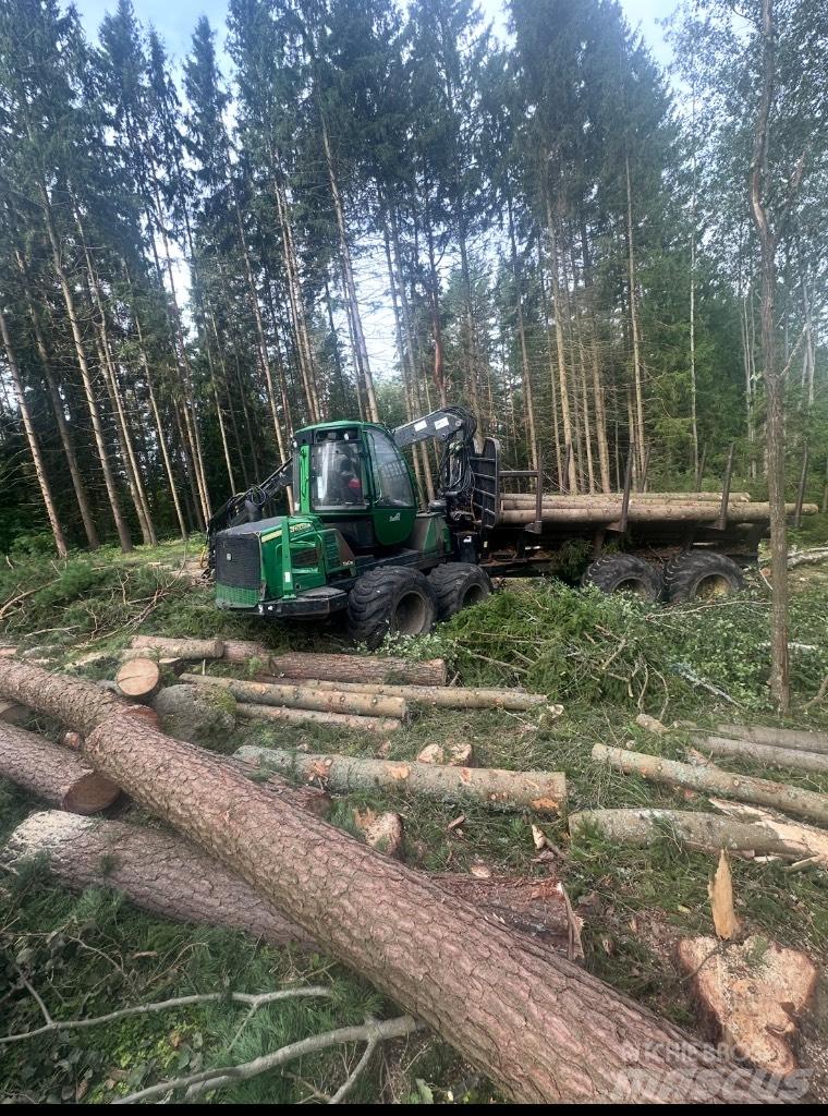 John Deere 1110 E Skotare