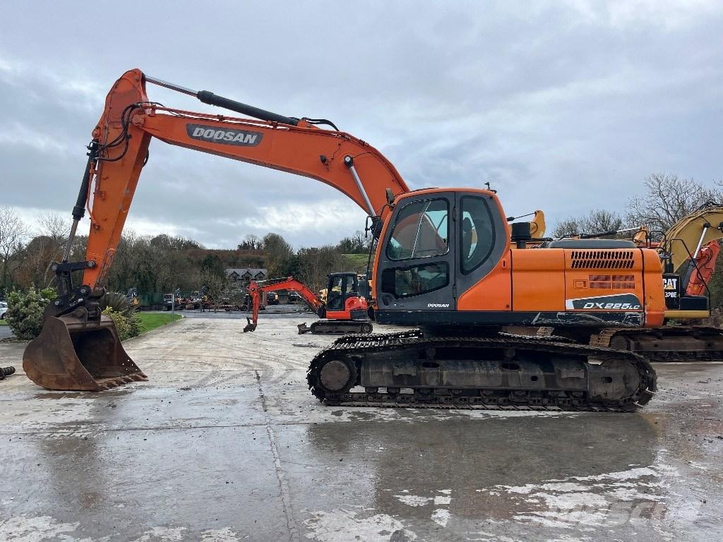 Doosan DX 225 LC-3 Bandgrävare