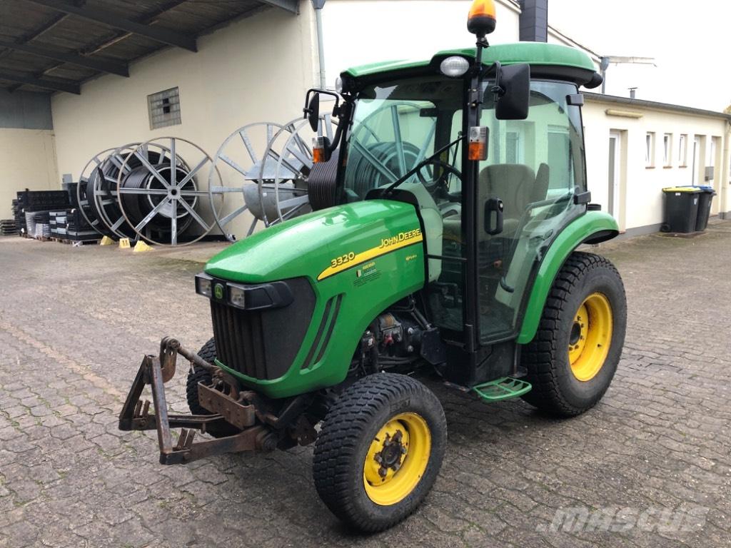 John Deere 3320 Kompakttraktorer