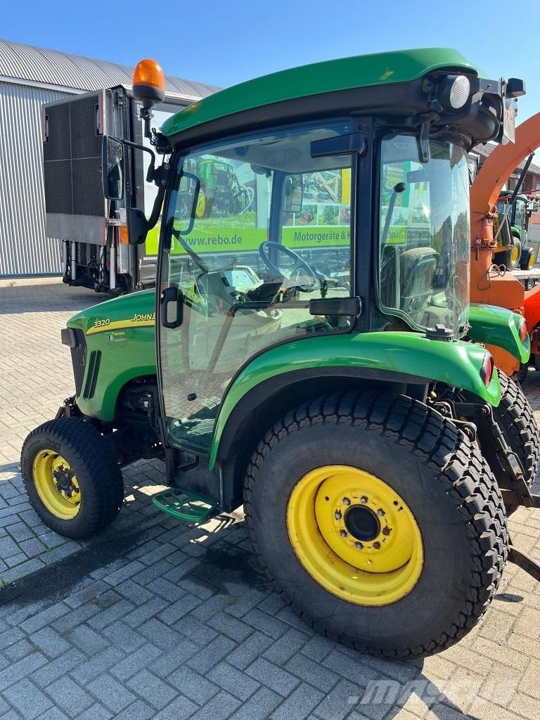 John Deere 3320 Kompakttraktorer