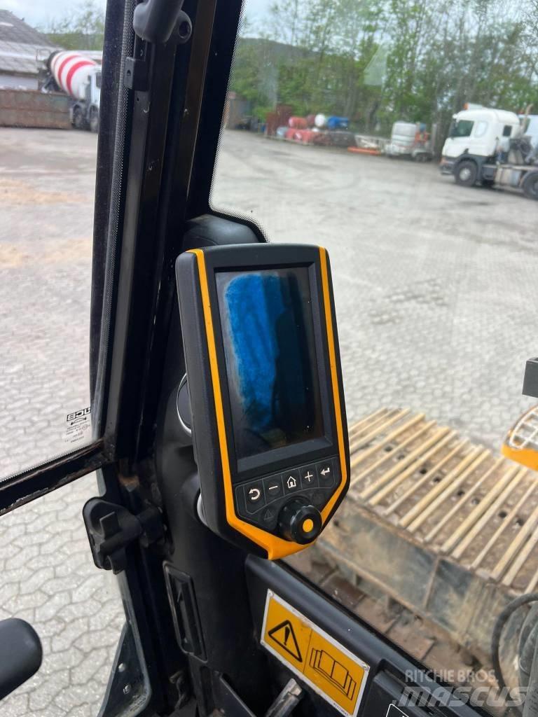 JCB JS 330 LC Bandgrävare