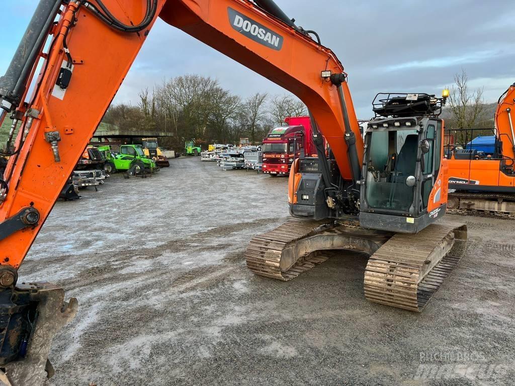 Doosan DX 235 Bandgrävare