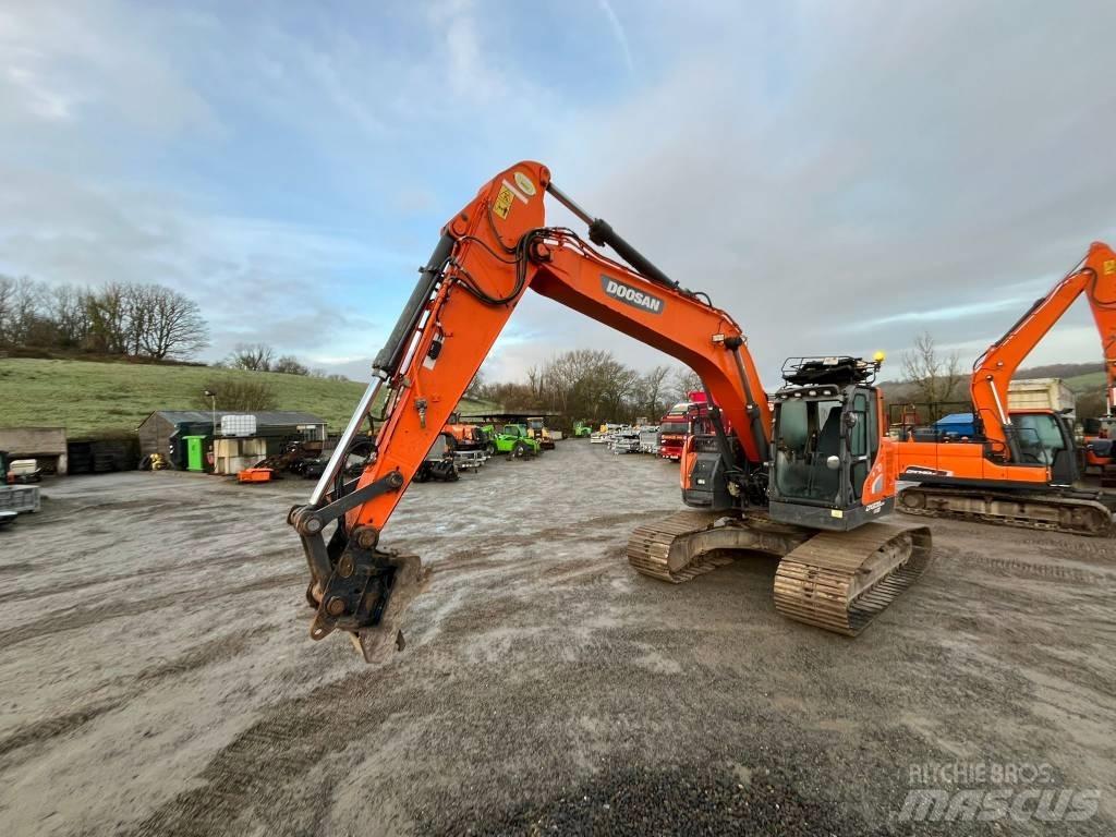 Doosan DX 235 Bandgrävare