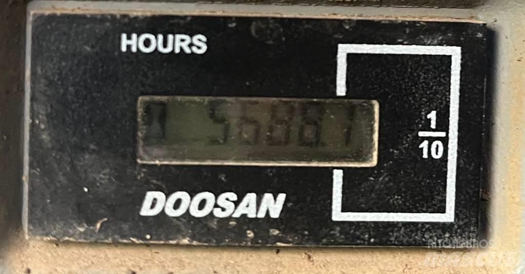 Doosan DX 235 Bandgrävare