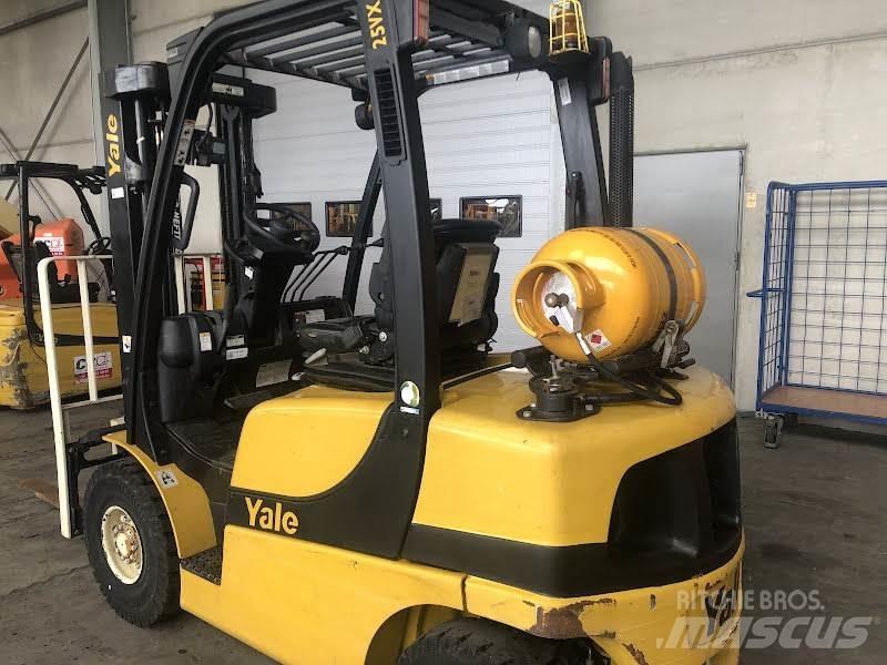 Yale GLP25VX Gasolmotviktstruckar