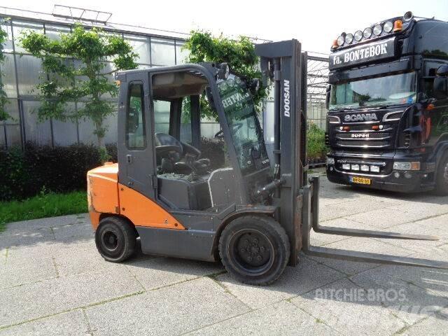 Doosan D35C-7 Dieselmotviktstruckar