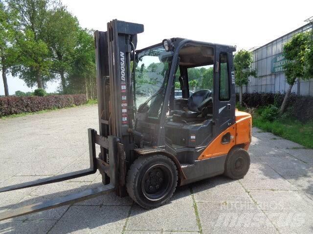 Doosan D35C-7 Dieselmotviktstruckar