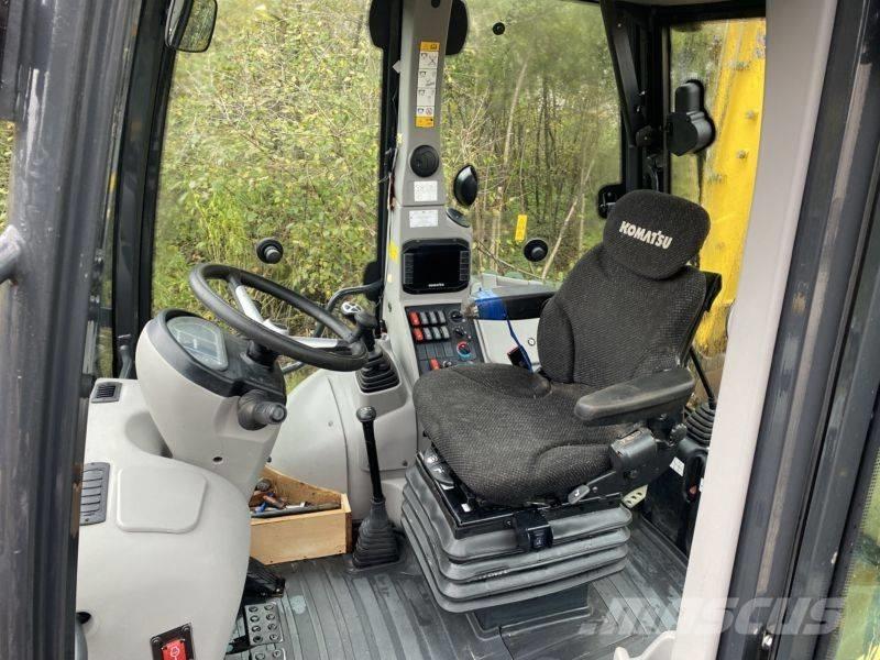 Komatsu WB 93 R-8 Grävlastare