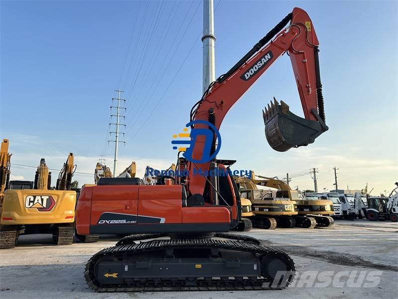 Doosan DX 225 LCA Bandgrävare
