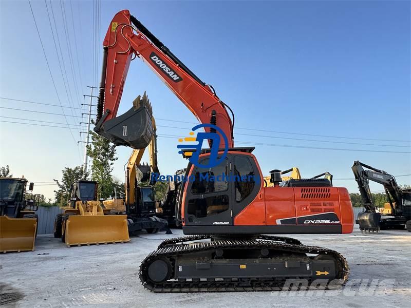 Doosan DX 225 LCA Bandgrävare