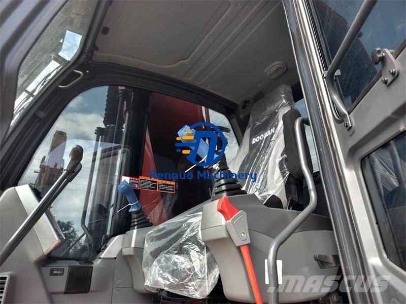 Doosan DX 225 LCA Bandgrävare