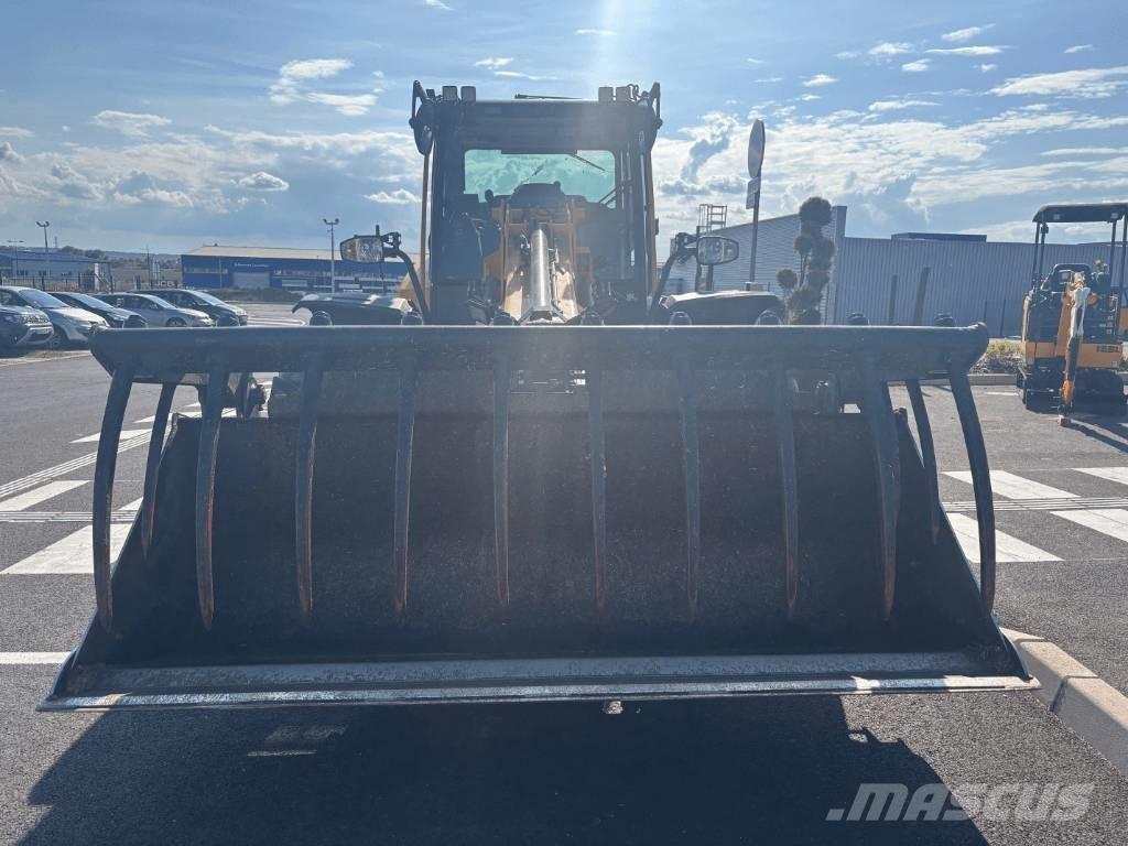 JCB TM 320 S Redskapsbärare för lantbruk