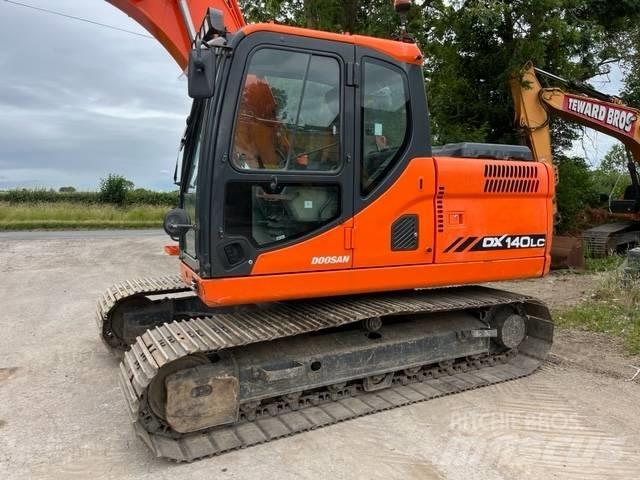 Doosan DX 140 LC Bandgrävare