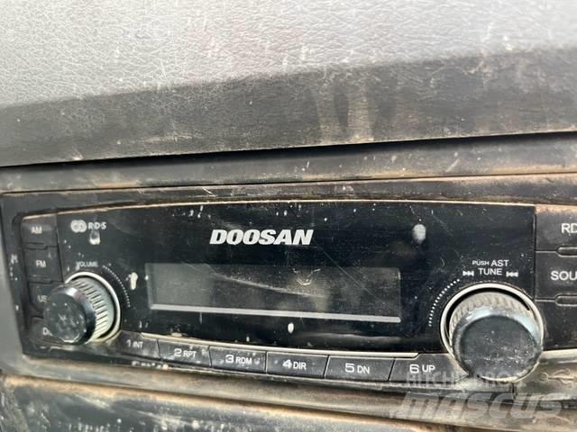 Doosan DX 140 LC Bandgrävare