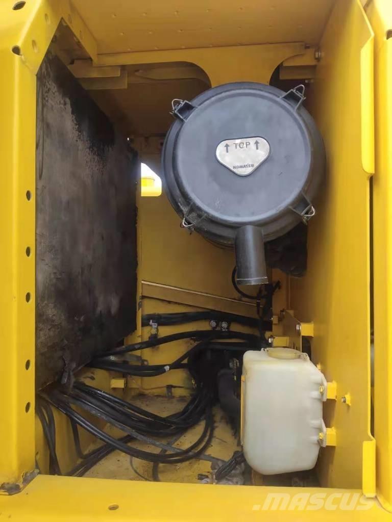 Komatsu 220-8 Bandgrävare