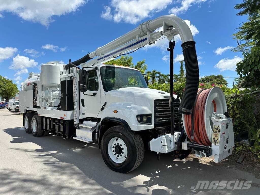 Freightliner 114 SD Slamsugningsbil